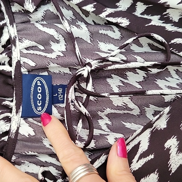 SCOOP SZ L Pretty Black & White Dress with pleated skirt self belt New - Picture 2 of 6